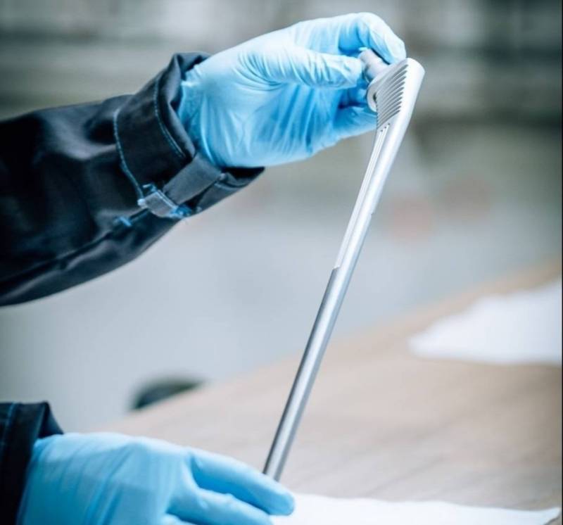 Traitement de la passivation pour créer une couche protectrice contre la corrosion sur le titane